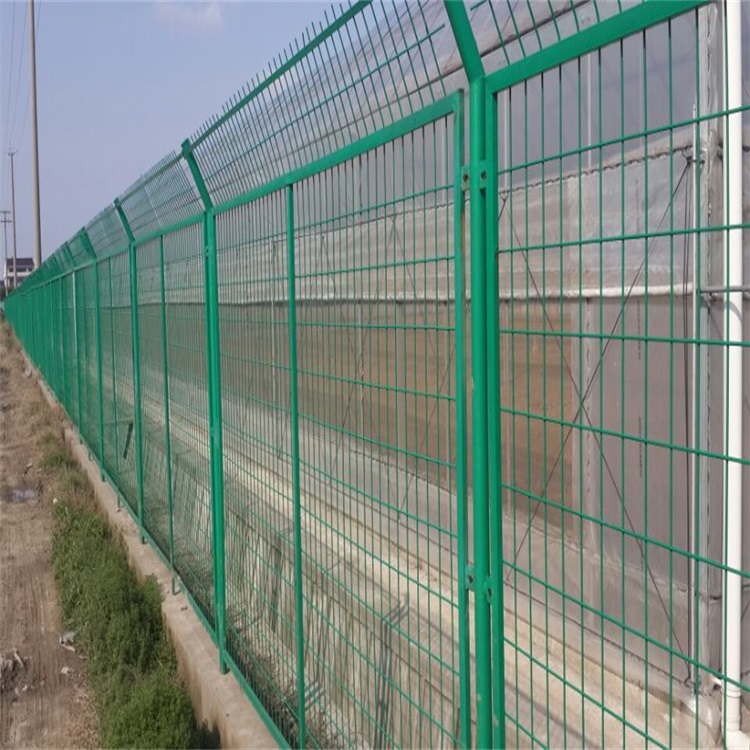 綠化帶防護網案例展示圖片3 綠化帶防護網案例展示圖片3