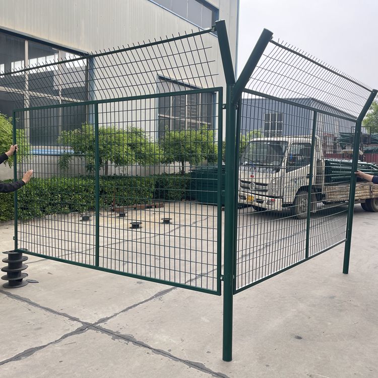 機(jī)場(chǎng)鋼筋網(wǎng)圍界案例展示圖片4 機(jī)場(chǎng)鋼筋網(wǎng)圍界案例展示圖片4