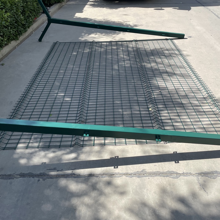 機場飛行區(qū)隔離網(wǎng)標(biāo)準(zhǔn)圖片2 機場飛行區(qū)隔離網(wǎng)標(biāo)準(zhǔn)圖片2