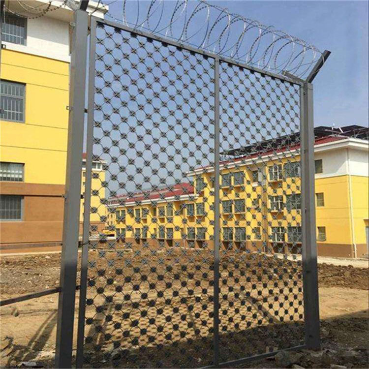 監獄梅花刺隔離網墻圖片2 監獄梅花刺隔離網墻圖片2