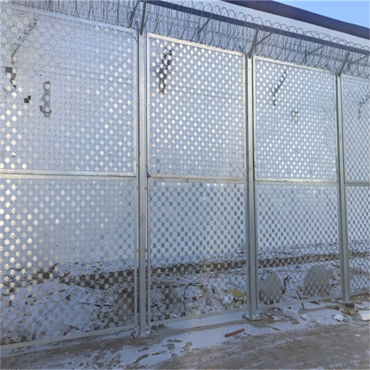 三門峽監(jiān)獄梅花刺鋼網(wǎng)墻保養(yǎng)圖片4 三門峽監(jiān)獄梅花刺鋼網(wǎng)墻保養(yǎng)圖片4