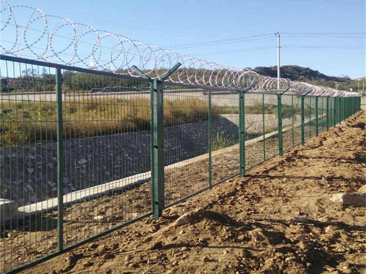 監獄外墻防護鋼網墻