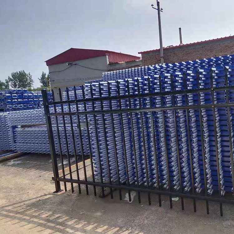 別墅平臺護欄安裝施工圖片4 別墅平臺護欄安裝施工圖片4