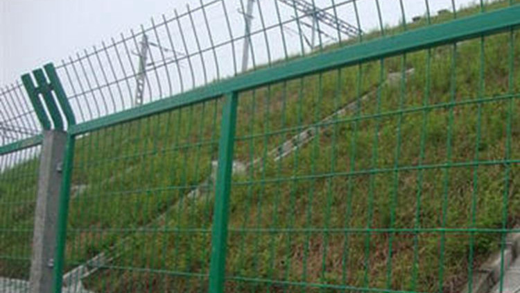 鐵路線路防護(hù)柵欄18631858321