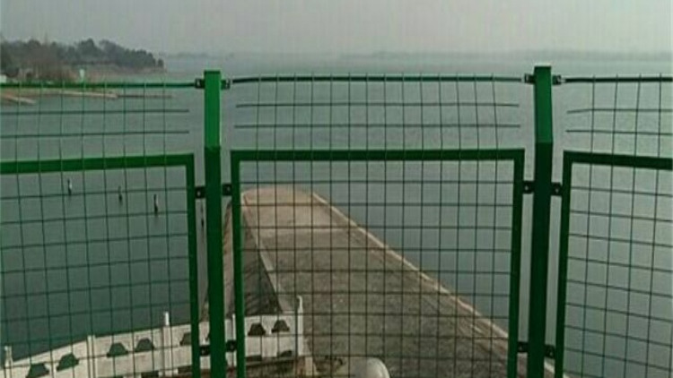 框架護欄網隔離18631858321 框架護欄網隔離18631858321