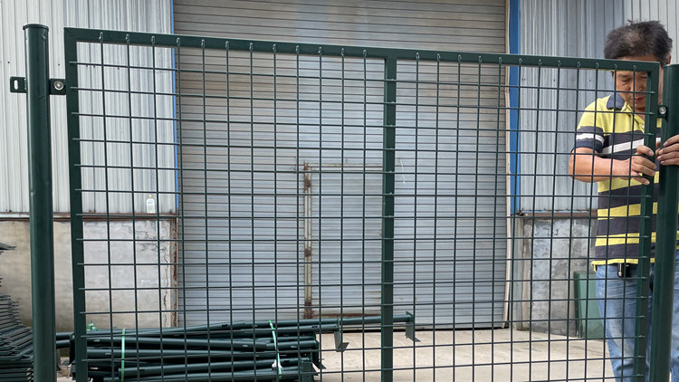 湖泊護(hù)欄網(wǎng)18631858321 湖泊護(hù)欄網(wǎng)18631858321