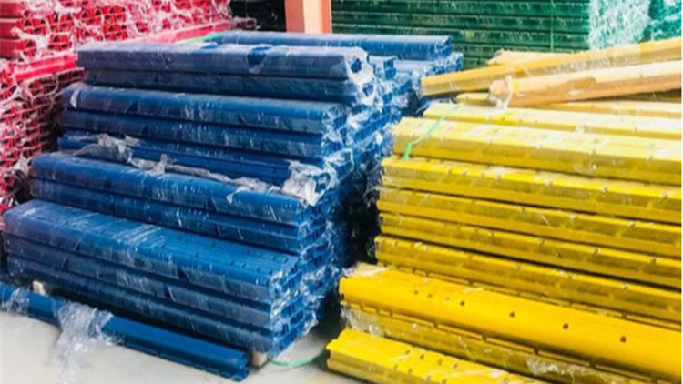 三角折彎護欄網顏色多選18631858321 三角折彎護欄網顏色多選18631858321