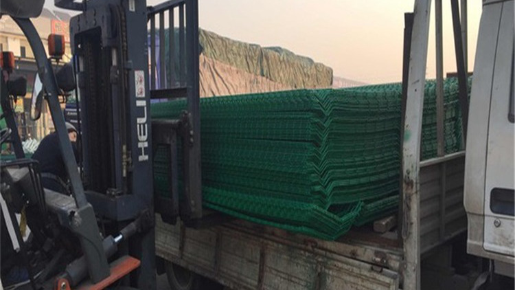 護(hù)欄網(wǎng)發(fā)貨18631858321 護(hù)欄網(wǎng)發(fā)貨18631858321