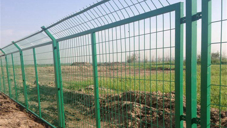 鐵路護欄網18631858321 鐵路護欄網18631858321