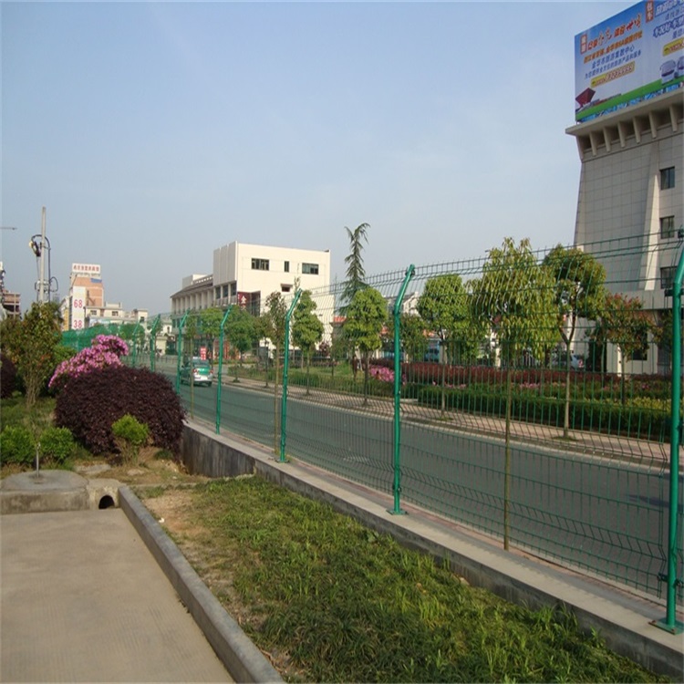 雙邊絲護欄網(wǎng)用在高速公路上也是比較廣泛的圖片3 雙邊絲護欄網(wǎng)用在高速公路上也是比較廣泛的圖片3