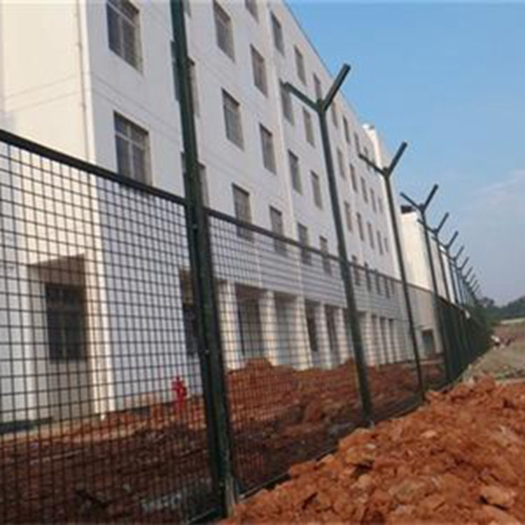 圈地護欄18631858321 圈地護欄18631858321