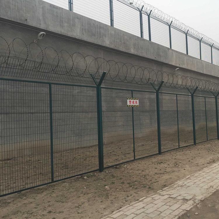 軍事鋼網墻18631858321 軍事鋼網墻18631858321