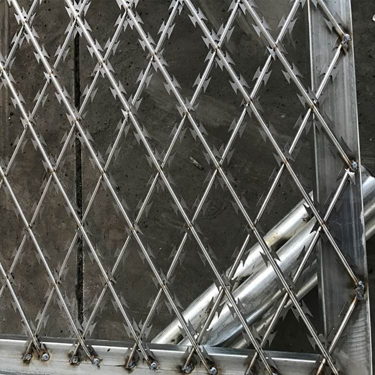 焊接刀刺網墻18631858321 焊接刀刺網墻18631858321