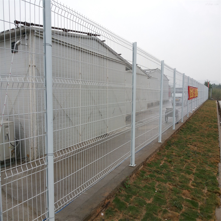 工廠圍墻框架隔離柵圖片2 工廠圍墻框架隔離柵圖片2