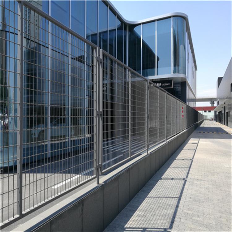 工廠圍墻框架隔離柵圖片3 工廠圍墻框架隔離柵圖片3