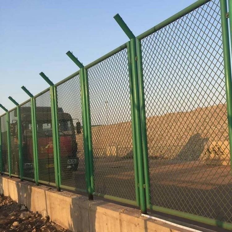 斜方孔護欄網圖片3 斜方孔護欄網圖片3