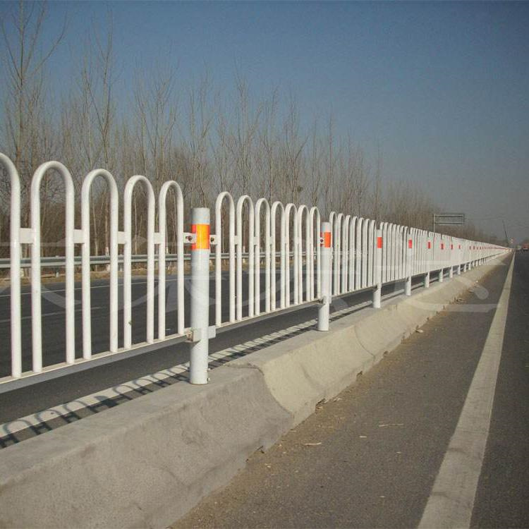 橋梁中心護(hù)欄圖片4 橋梁中心護(hù)欄圖片4