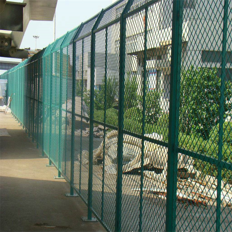 鐵絲網(wǎng)欄圖片3 鐵絲網(wǎng)欄圖片3