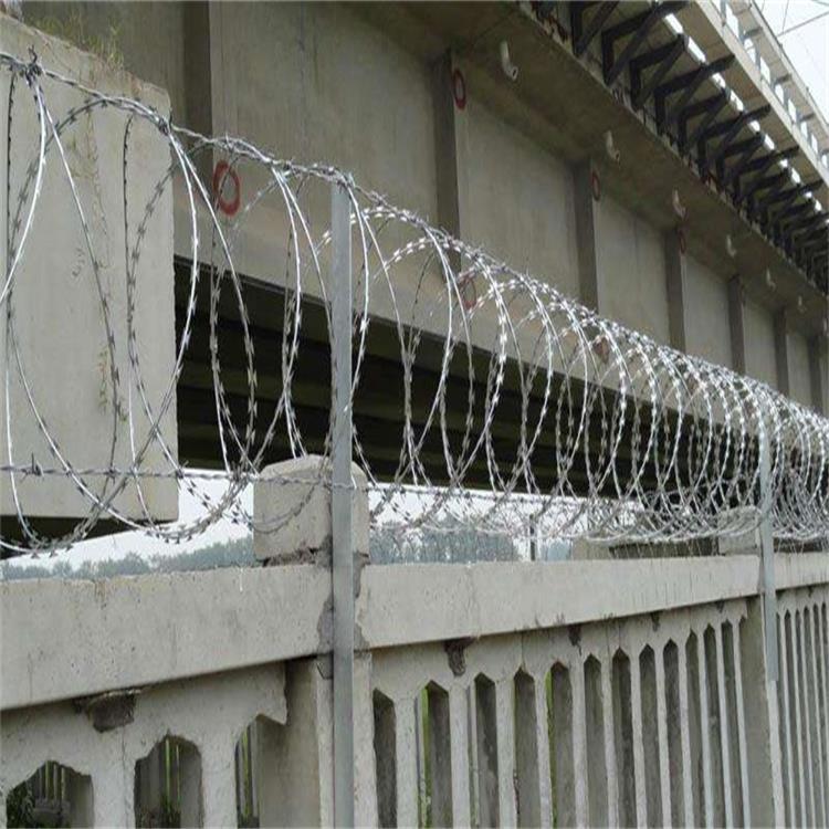 鐵路刺絲滾籠圖片3 鐵路刺絲滾籠圖片3