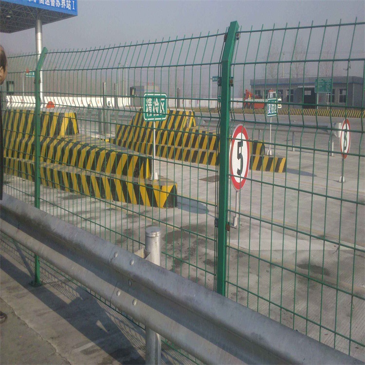 高速公路隔離柵圖片3 高速公路隔離柵圖片3